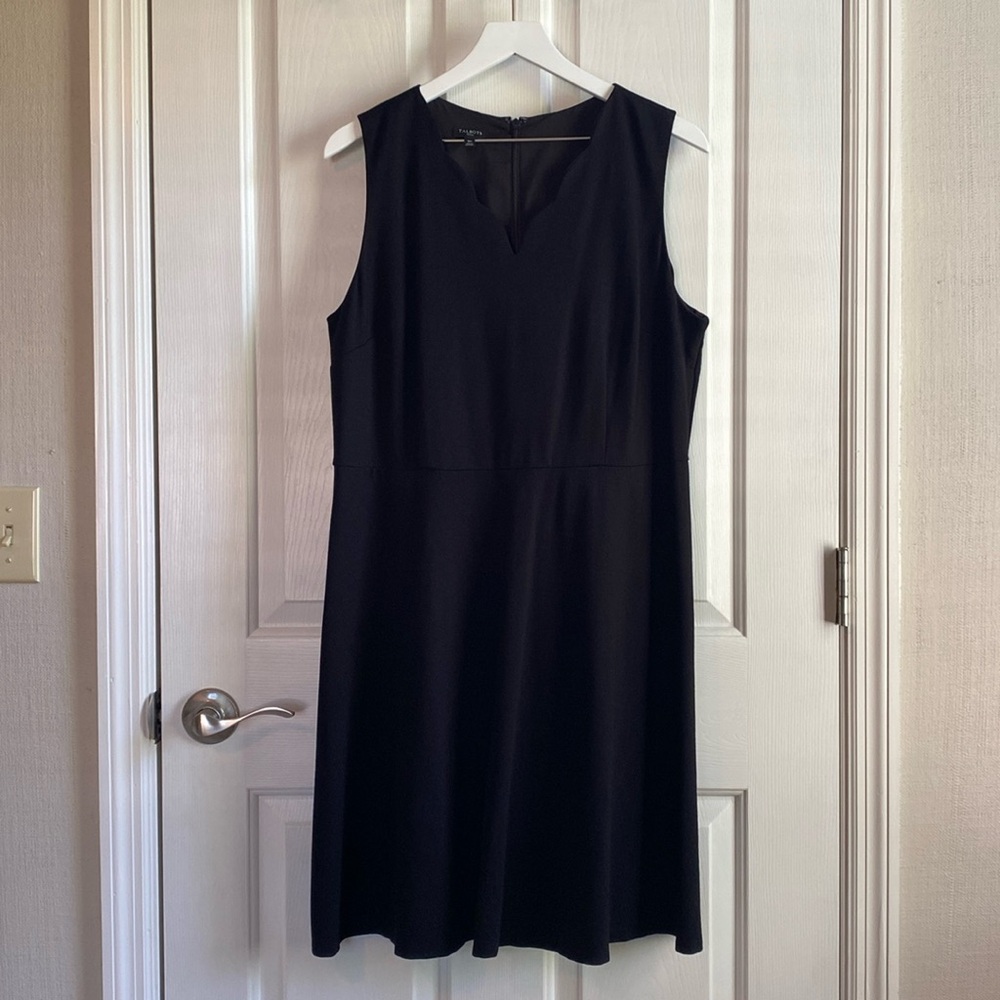 Talbots Womens Black Scalloped V-Neck Sleeveless Knee Length Dress Size 16P